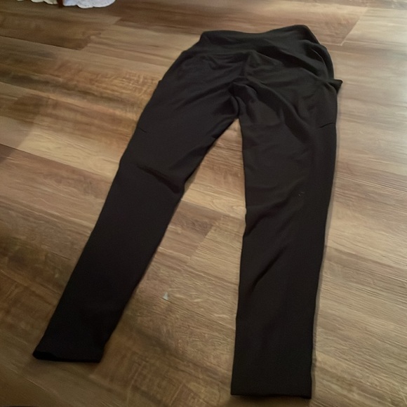 Black Pocket Leggings - Picture 7 of 12